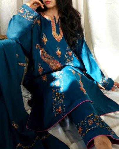 hand sozni work pheran set